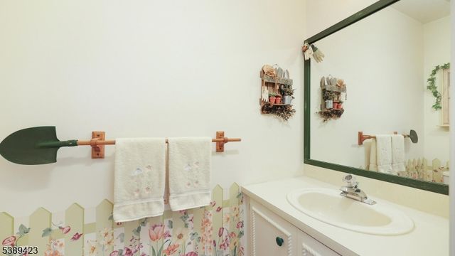 22 Woodward Ln, Bernards Twp., NJ 07920