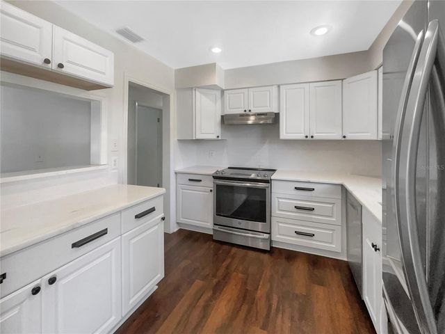 4825 W BAY COURT AVENUE, Tampa, FL 33611