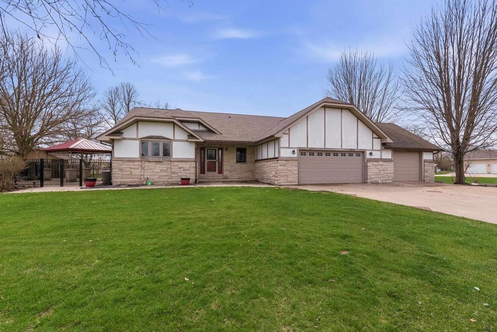 W9486 Zimmerman Drive, Beaver Dam, WI 53916