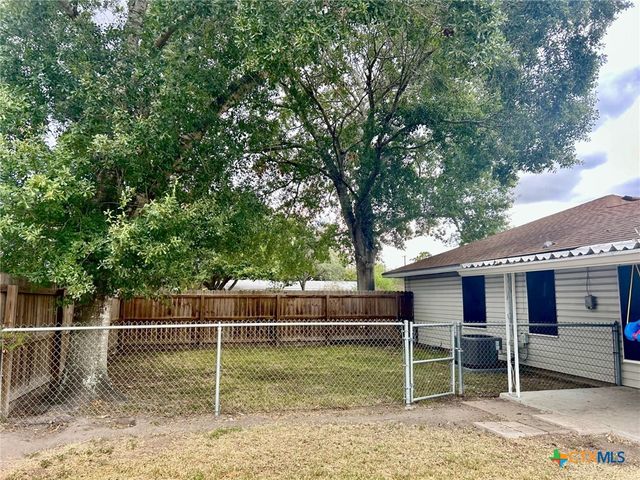 811 E Rosebud Avenue, Victoria, TX 77901