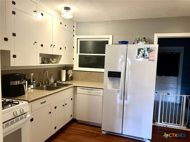 811 E Rosebud Avenue, Victoria, TX 77901