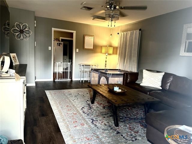 811 E Rosebud Avenue, Victoria, TX 77901