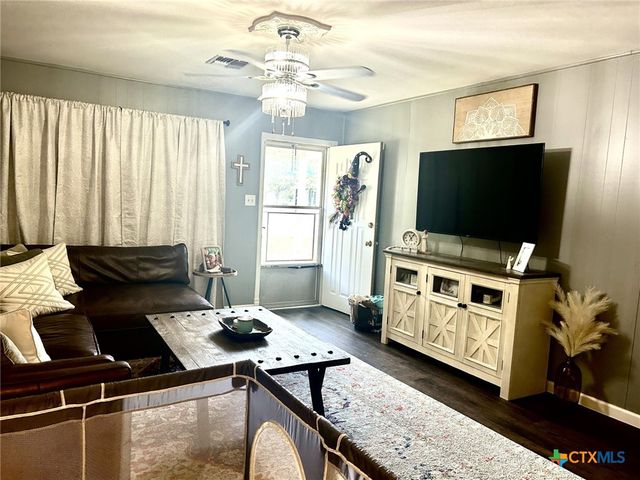 811 E Rosebud Avenue, Victoria, TX 77901