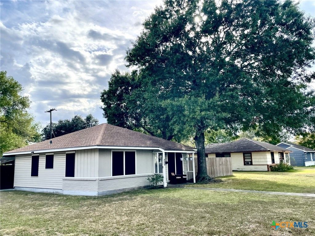 811 E Rosebud Avenue, Victoria, TX 77901