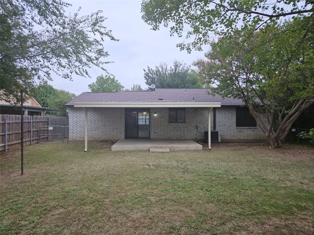 6908 Sunflower Circle N, Fort Worth, TX 76120
