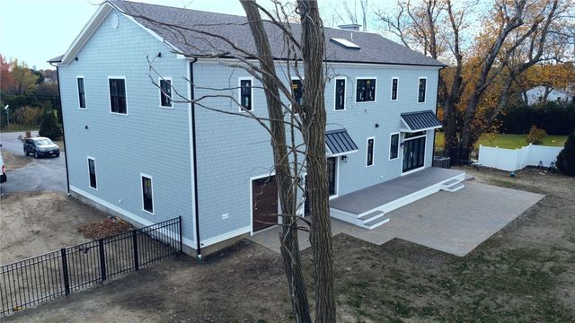 980 Green End Avenue Avenue, Middletown, RI 02842