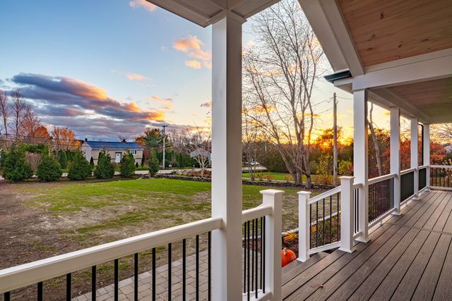 980 Green End Avenue Avenue, Middletown, RI 02842