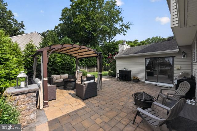 1 WOODLEIGH CT, Mantua, NJ 08051