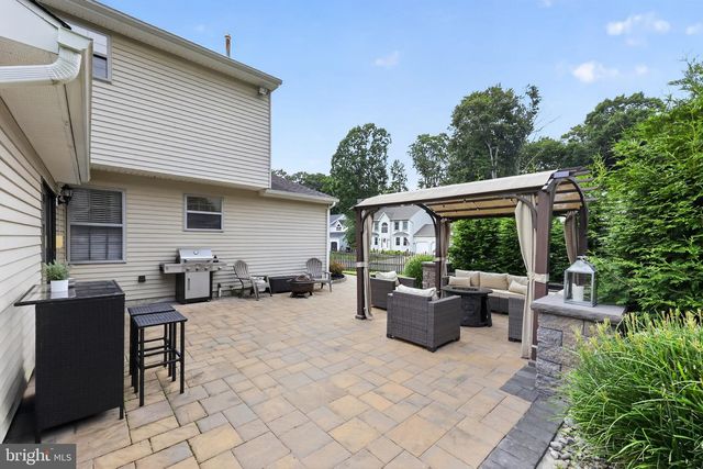 1 WOODLEIGH CT, Mantua, NJ 08051