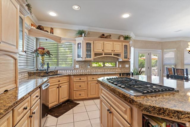 1880 SHADOW VALLEY DR, Ogden, UT 84403
