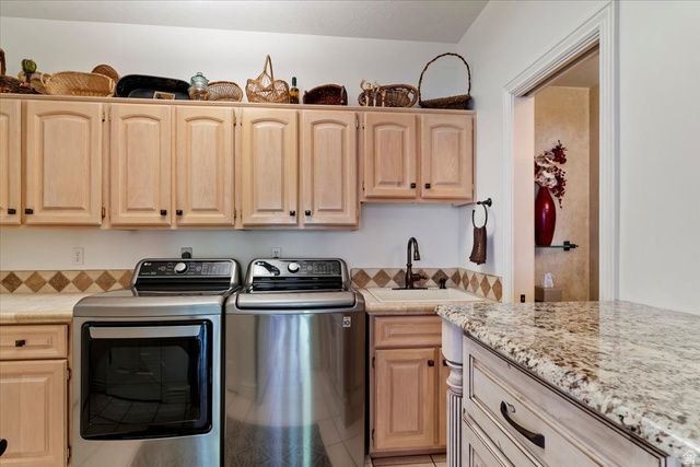 1880 SHADOW VALLEY DR, Ogden, UT 84403