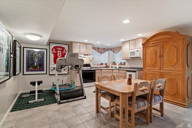 1880 SHADOW VALLEY DR, Ogden, UT 84403