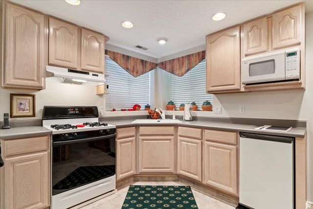 1880 SHADOW VALLEY DR, Ogden, UT 84403