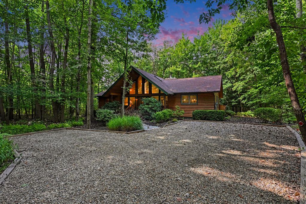 14300 Wildwood Lane, Chikaming Twp, MI 49125