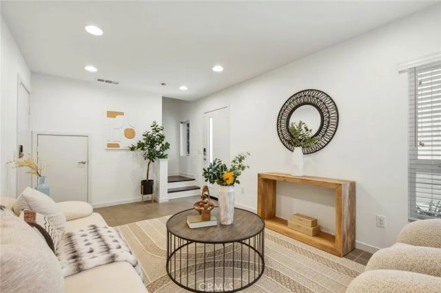 5627 Observation, Los Angeles, CA 90028