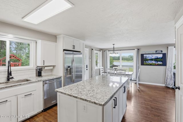 15720 N Ridgeway Ln, Hayden, ID 83835