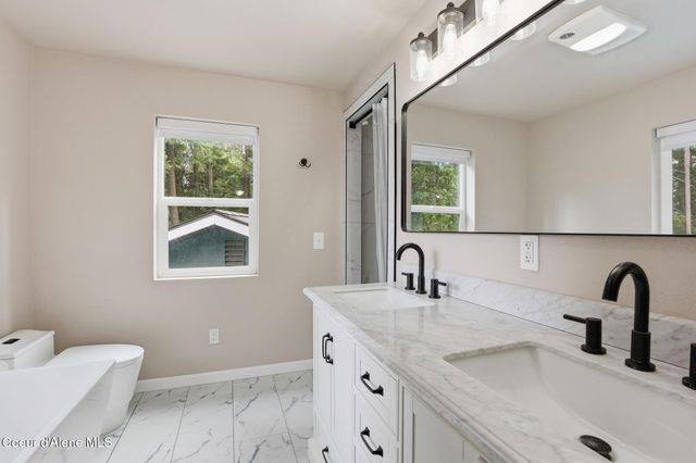 15720 N Ridgeway Ln, Hayden, ID 83835
