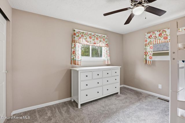 15720 N Ridgeway Ln, Hayden, ID 83835