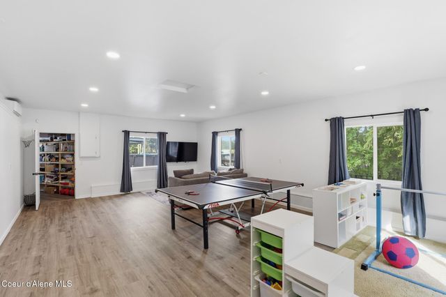15720 N Ridgeway Ln, Hayden, ID 83835