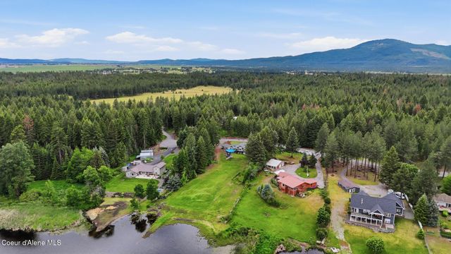 15720 N Ridgeway Ln, Hayden, ID 83835