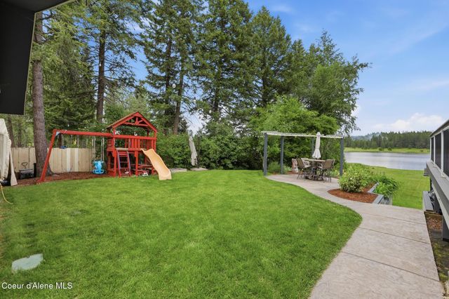 15720 N Ridgeway Ln, Hayden, ID 83835