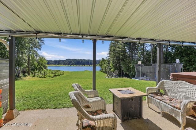 15720 N Ridgeway Ln, Hayden, ID 83835