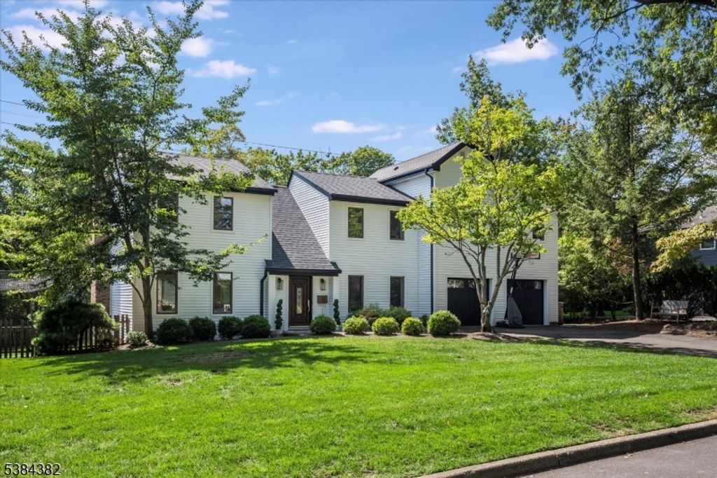 11 Carol Ct, Glen Rock Boro, NJ 07452