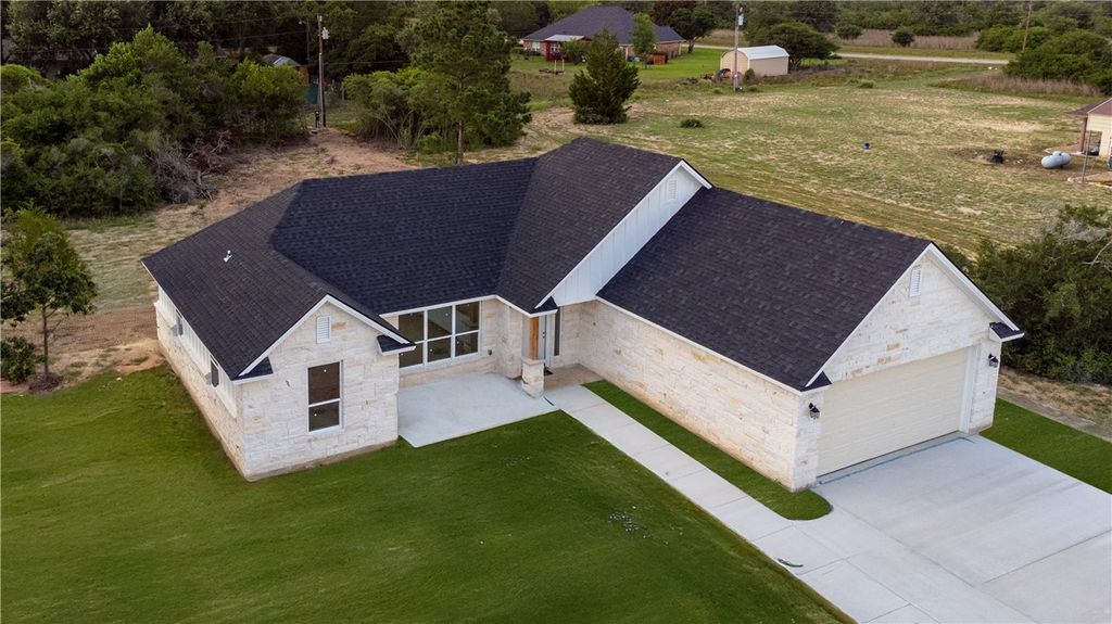 178 Jamaica Lane, Hilltop Lakes, TX 77871