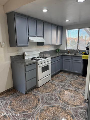 3542 E Avenue R10, Palmdale, CA 93550