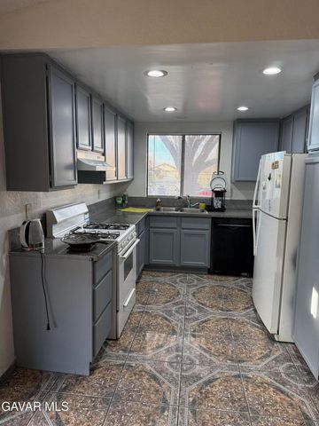 3542 E Avenue R10, Palmdale, CA 93550