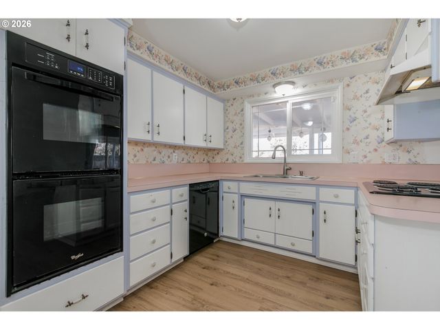 1943 MONTEREY Ln, Eugene, OR 97401