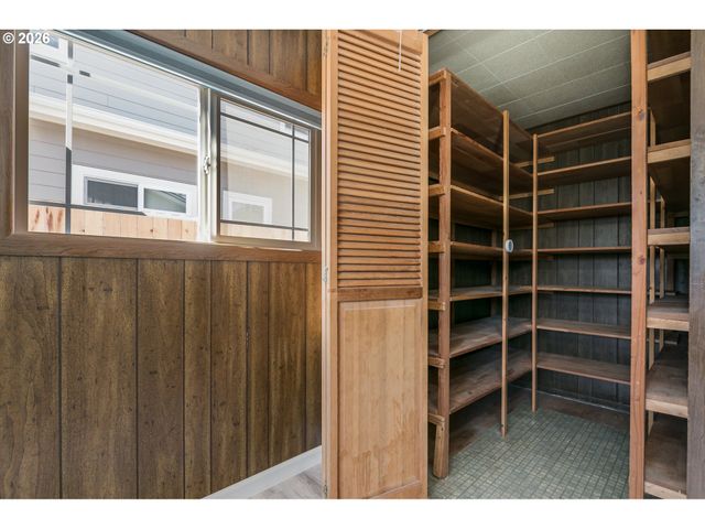 1943 MONTEREY Ln, Eugene, OR 97401