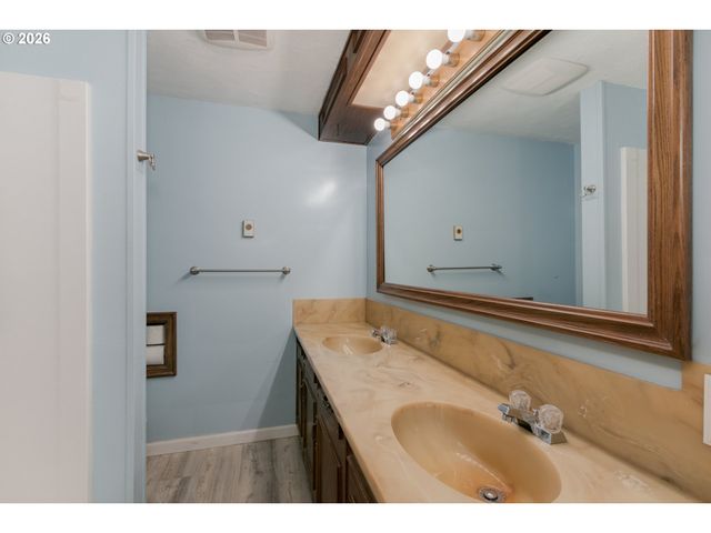 1943 MONTEREY Ln, Eugene, OR 97401