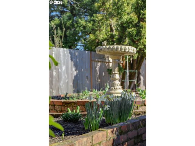 1943 MONTEREY Ln, Eugene, OR 97401