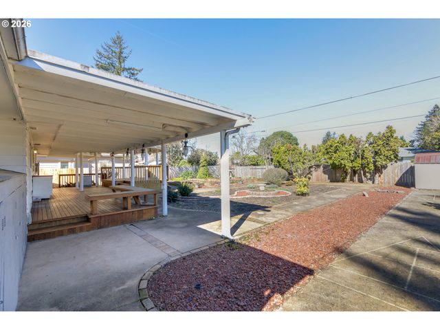 1943 MONTEREY Ln, Eugene, OR 97401