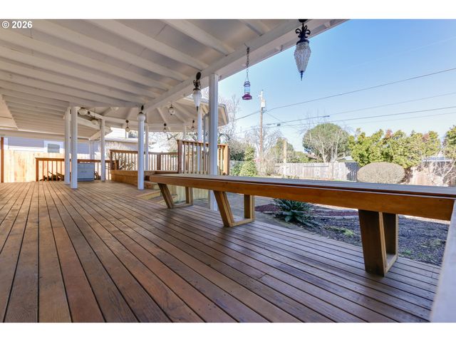 1943 MONTEREY Ln, Eugene, OR 97401