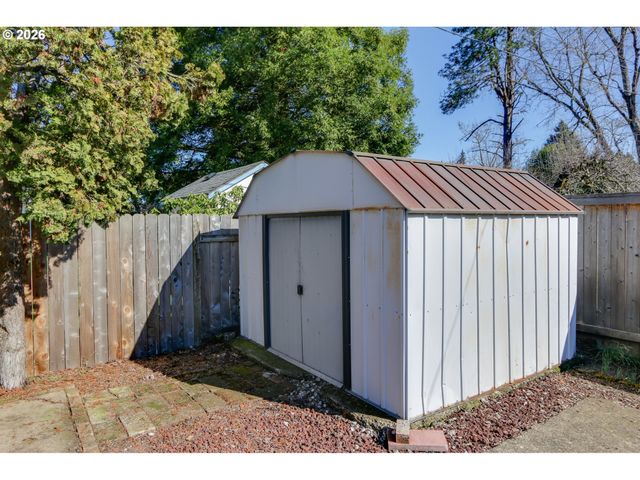 1943 MONTEREY Ln, Eugene, OR 97401