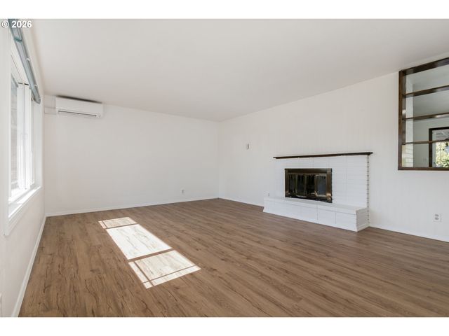 1943 MONTEREY Ln, Eugene, OR 97401