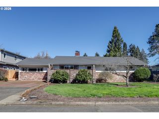 1943 MONTEREY Ln, Eugene, OR 97401