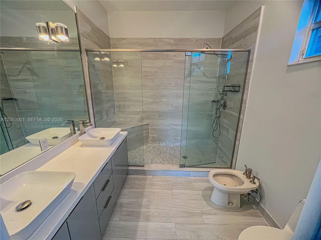 3850 NE 168th St 4, North Miami Beach, FL 33160