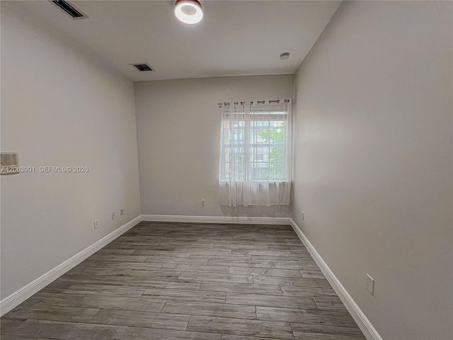 3850 NE 168th St 4, North Miami Beach, FL 33160