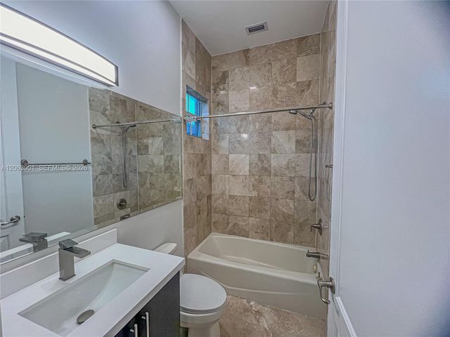 3850 NE 168th St 4, North Miami Beach, FL 33160