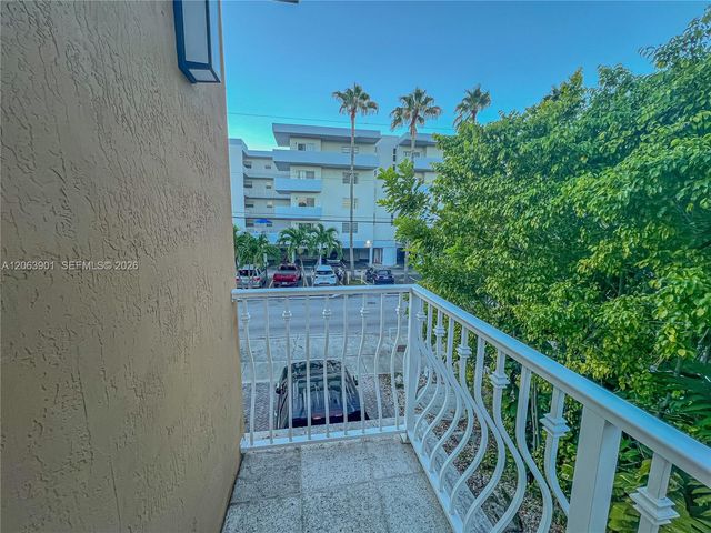 3850 NE 168th St 4, North Miami Beach, FL 33160