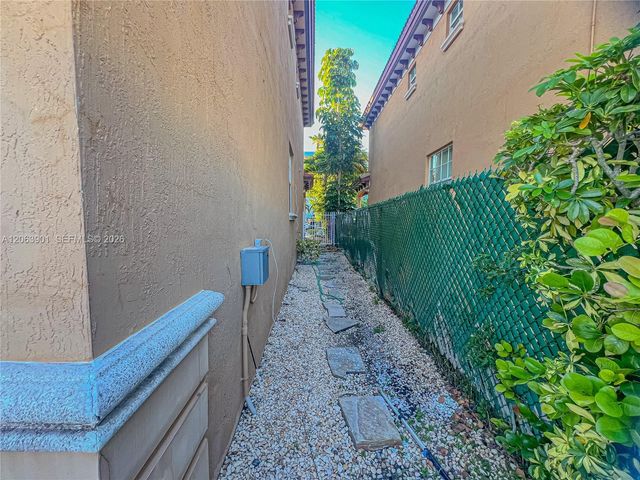 3850 NE 168th St 4, North Miami Beach, FL 33160
