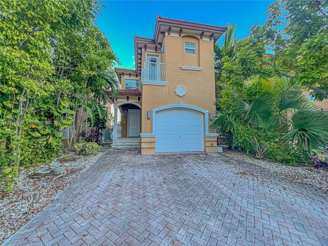 3850 NE 168th St 4, North Miami Beach, FL 33160