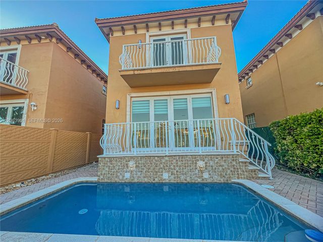 3850 NE 168th St 4, North Miami Beach, FL 33160