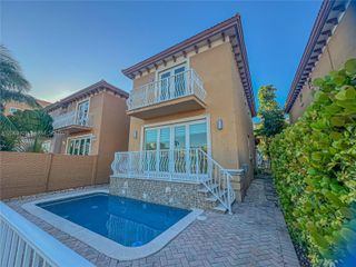 3850 NE 168th St 4, North Miami Beach, FL 33160