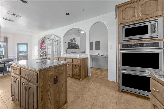 1880 Chuckwagon Drive, Midlothian, TX 76065