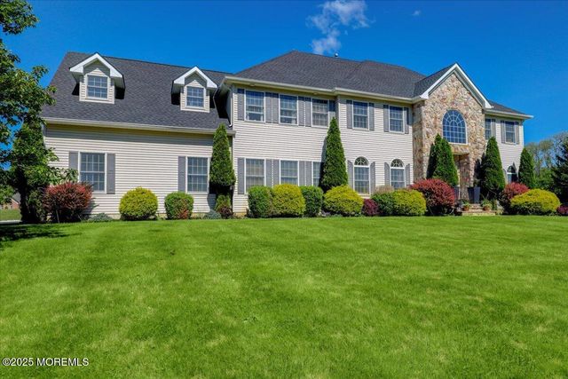 13 Randall Drive, Manalapan, NJ 07726