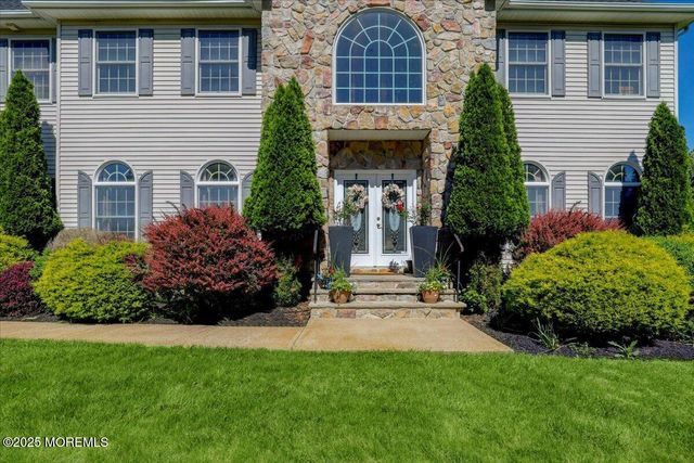 13 Randall Drive, Manalapan, NJ 07726